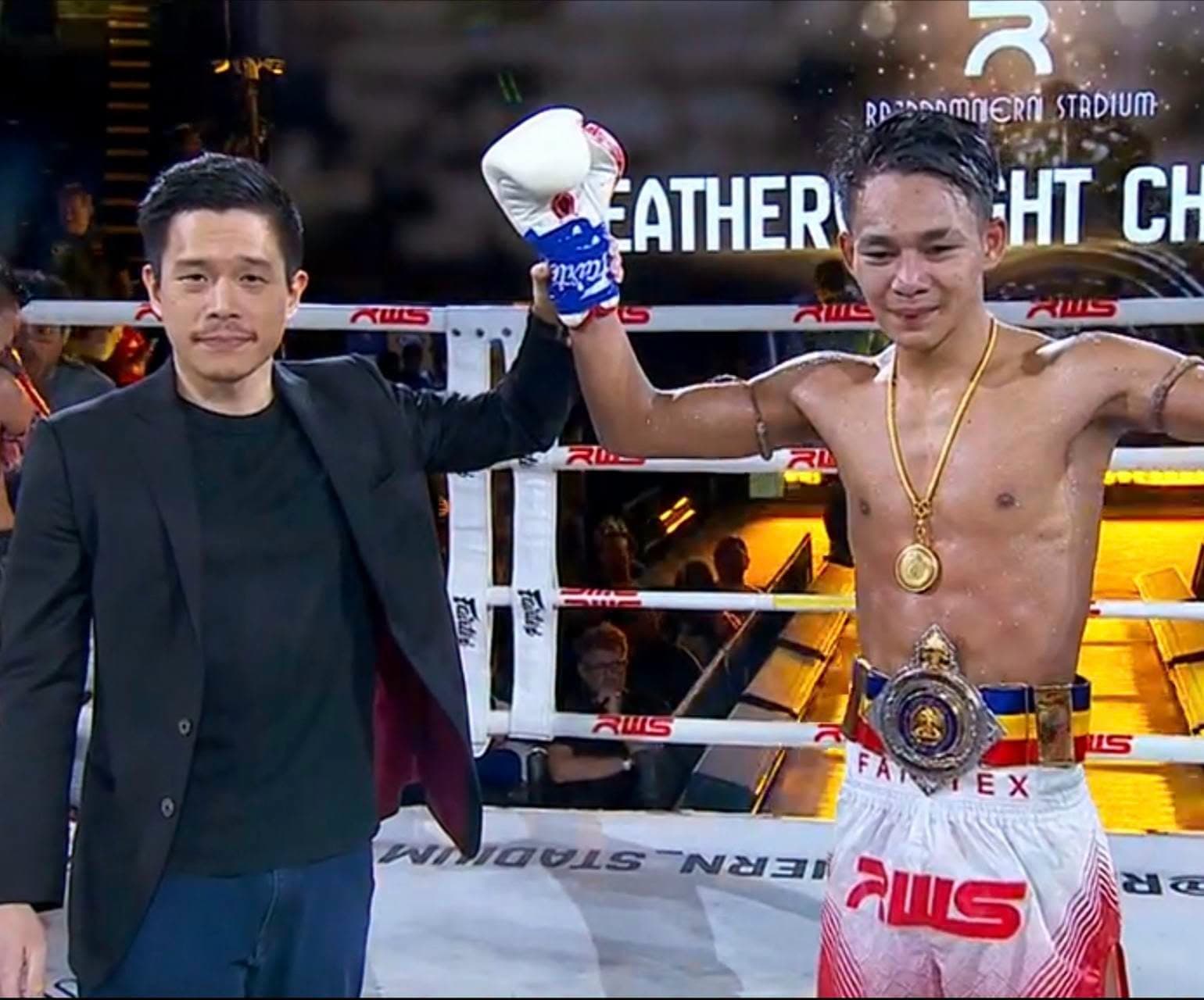 Mungkornlek Celebrates Rajadamnern Title, Challenges Petchsila and Draws Attention from Chujai