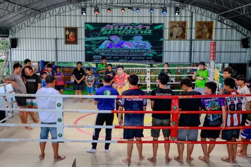 Olympic Champion Somrak Kamsing Offers Free Muay Thai Training to Youth in Maha Sarakham